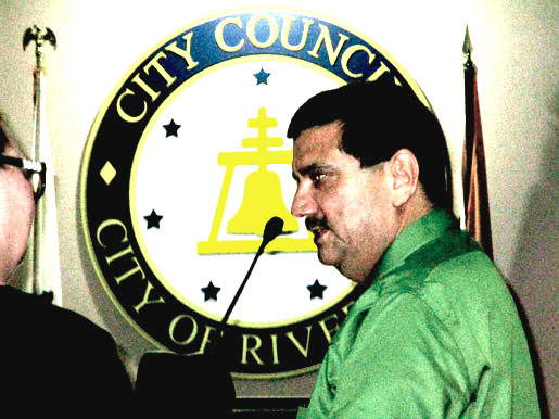 Pete giving a speech to Riverside City Hall